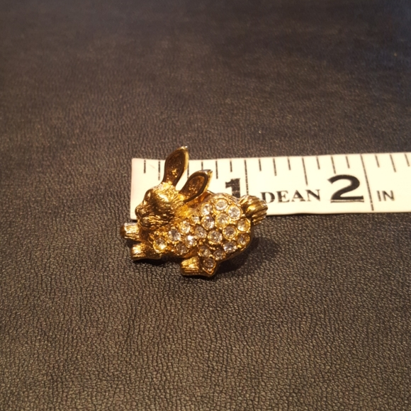 Avon Bunny Rabbit Pin - Picture 7 of 7